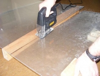 Hướng dẫn cách cắt tấm nhựa mica đơn giản tại nhà dễ làm