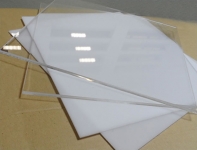 Nên mua tấm nhựa mica Đài Loan hay tấm mica Trung Quốc